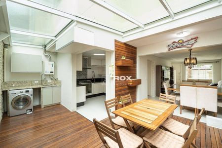 9_photo/94dce488b1.87c64e6ab7d83479-ATLAS-ad2d6aca-eb23-4dd8-8a04-86d1cbbbc841.jpg de casa à venda com 3 quartos, 157m² em Água Verde, Curitiba