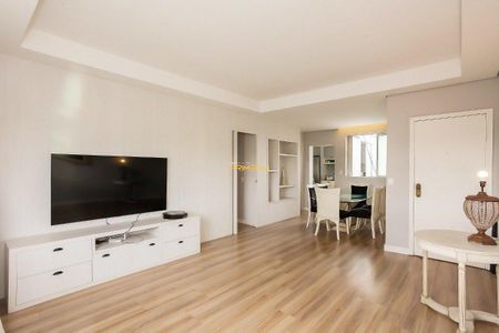 2_photo/94dce48bb1.bd7fbc3b4d60bcd2-ATLAS-4ce3c456-1d39-4d48-b7c6-a11209ebcabd.jpg de apartamento à venda com 2 quartos, 99m² em Centro, Curitiba