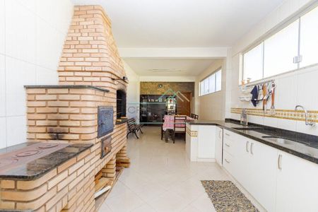 5_photo/94dce48c59.4aa60b2c50ae2f01-ATLAS-e8b496c2-8477-4a1f-aab6-8b3a6bbc6bf4.jpg de casa à venda com 5 quartos, 634m² em Centro, Curitiba