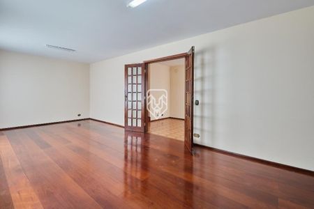 6_photo/94dce48c81.4f85961011138ca9-ATLAS-1d330eee-e128-4a63-b565-56345deade0b.jpg de casa à venda com 4 quartos, 197m² em Centro, Curitiba