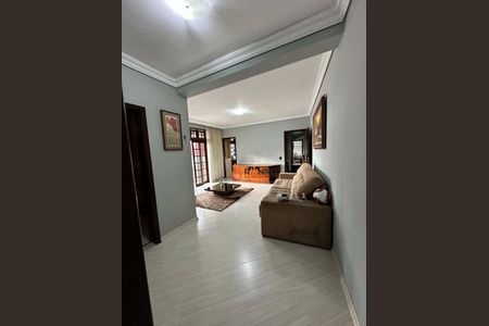 8_photo/94dce48dd7.4377f43048df2c10-ATLAS-1d6ec1b6-4ac8-4df9-bc2f-9ace16ebc5e6.jpg de casa à venda com 5 quartos, 560m² em Parolin, Curitiba