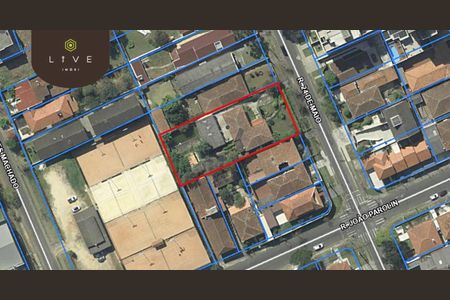 6_photo/94dce492b5.67d8618c3a6e0fe6-ATLAS-9af2f788-56c2-4e63-87c0-993a5501bc6b.jpg de casa à venda com 4 quartos, 389m² em Centro, Curitiba