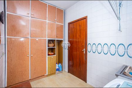 4_photo/94dce492b7.ce9c98620b73bc4b-ATLAS-1a68dd36-1d4f-40ea-8df0-5fb02b5da27f.jpg de casa à venda com 4 quartos, 191m² em Parolin, Curitiba