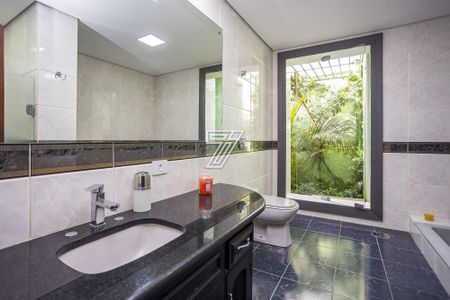 15_photo/94dce493f9.8c2ca795ebaebe51-ATLAS-e56b5130-7a70-49d0-8def-41aa451144a9.jpg de casa à venda com 4 quartos, 280m² em Parolin, Curitiba