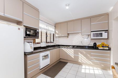 11_photo/94dce497a9.7a69ff73eb43ff8d-ATLAS-09fe2bc8-5a50-4094-8b16-ee39ecf8cca8.jpg de casa à venda com 3 quartos, 244m² em Guaíra, Curitiba