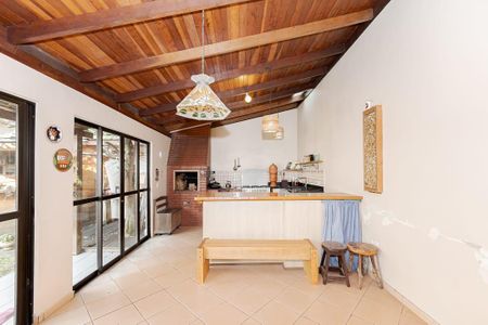 5_photo/94dce497a9.7a69ff73eb43ff8d-ATLAS-3cf8a137-91f6-4531-8f5d-64d13a5d23e3.jpg de casa à venda com 3 quartos, 244m² em Guaíra, Curitiba