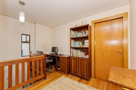 21_photo/94dce497a9.7a69ff73eb43ff8d-ATLAS-8b5619f1-3e9a-40bd-bba9-4c3a88bebc9d.jpg de casa à venda com 3 quartos, 244m² em Guaíra, Curitiba