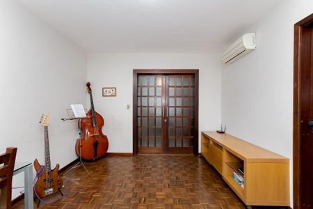 5_photo/94dce497a9.7a69ff73eb43ff8d-ATLAS-dbd02b0e-45b4-4359-8925-7384eba55f12.jpg de casa à venda com 3 quartos, 244m² em Guaíra, Curitiba