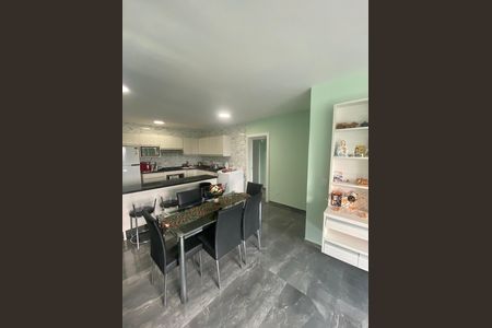 37_photo/94dce49877.d5a0f355ba531730-ATLAS-532518f6-4256-47fa-bfda-5f7ba47b748e.jpg de casa à venda com 2 quartos, 184m² em Guaíra, Curitiba