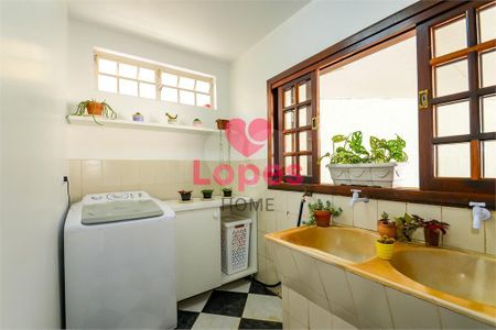 4_photo/94dce49919.c64c8e3c826864d5-ATLAS-69c4a25f-f6a7-4f78-97f9-d2ca0e4d22e6.jpg de casa à venda com 5 quartos, 354m² em Guaíra, Curitiba