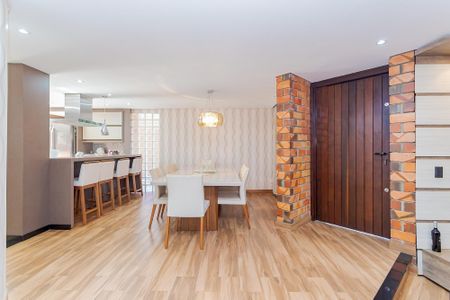 8_photo/94dce499af.e36cf7204ae9d2f3-ATLAS-442b16b6-0adb-467c-a232-7fbf67cbd203.jpg de casa à venda com 3 quartos, 307m² em Guaíra, Curitiba