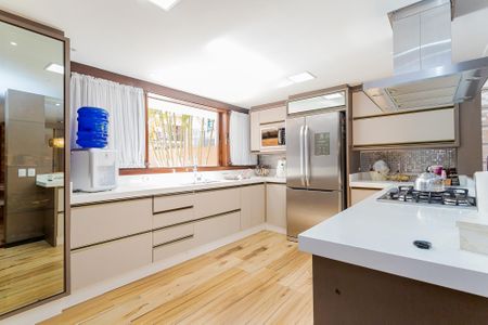 18_photo/94dce499af.e36cf7204ae9d2f3-ATLAS-548d1c7b-66ea-45a5-bace-eebba21c27eb.jpg de casa à venda com 3 quartos, 307m² em Guaíra, Curitiba