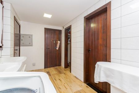 21_photo/94dce499af.e36cf7204ae9d2f3-ATLAS-65f15464-0bb0-4852-bfa0-c4fa413b0eae.jpg de casa à venda com 3 quartos, 307m² em Guaíra, Curitiba