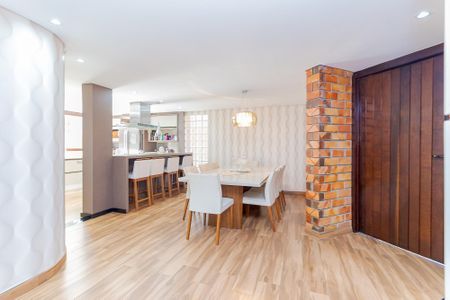 7_photo/94dce499af.e36cf7204ae9d2f3-ATLAS-77b1cdff-7f31-4fa8-ae5e-ed4a6e2f7802.jpg de casa à venda com 3 quartos, 307m² em Guaíra, Curitiba