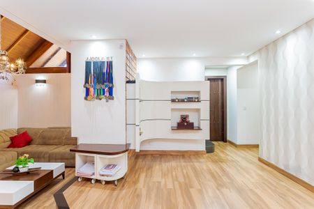 14_photo/94dce499af.e36cf7204ae9d2f3-ATLAS-a9da3b1a-d7c4-4d94-8e03-3e025b74d42b.jpg de casa à venda com 3 quartos, 307m² em Guaíra, Curitiba