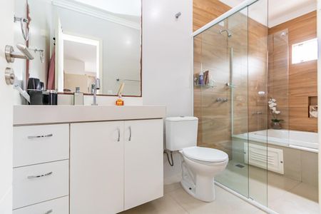 21_photo/94dce499c3.f37eb708e70dcea3-ATLAS-8c6f1de6-0ae3-4e29-87a7-288d71e03c8d.jpg de casa à venda com 3 quartos, 162m² em Guaíra, Curitiba