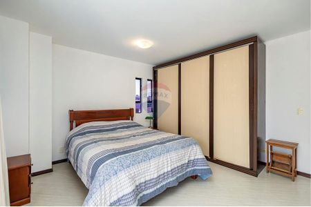 9_photo/94dce49b3f.92bd7eb76981e119-ATLAS-654c6ce0-6590-459a-91f2-2eeb88fd3169.jpg de casa à venda com 4 quartos, 214m² em Água Verde, Curitiba