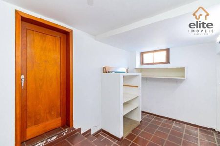 6_photo/94dce49c8b.e9bc35269128f7e8-ATLAS-61498ffb-d4b3-4510-8c1d-4b69e71f3d65.jpg de casa à venda com 6 quartos, 361m² em Água Verde, Curitiba