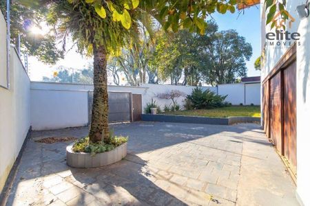 3_photo/94dce49c8b.e9bc35269128f7e8-ATLAS-83e1089b-90f7-4217-8539-520ec2d90d71.jpg de casa à venda com 6 quartos, 361m² em Água Verde, Curitiba