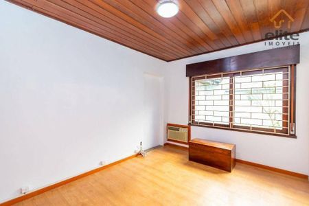 17_photo/94dce49c8b.e9bc35269128f7e8-ATLAS-fe9545ff-3b2e-4d61-8e5b-7b4634a33b2a.jpg de casa à venda com 6 quartos, 361m² em Água Verde, Curitiba