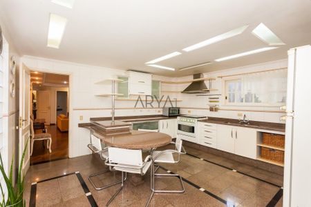 11_photo/94dce49cef.9f389e5fbe0155e0-ATLAS-19cfc074-700b-46bf-ad27-2a06d5b11e85.jpg de casa à venda com 6 quartos, 480m² em Água Verde, Curitiba