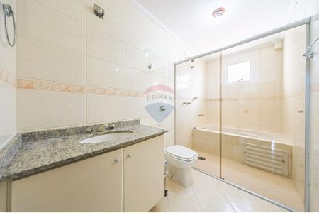 26_photo/94dce49d69.143559cf2cedd01d-ATLAS-d4286304-73b4-401f-ba06-59a7067025f2.jpg de casa à venda com 3 quartos, 177m² em Água Verde, Curitiba