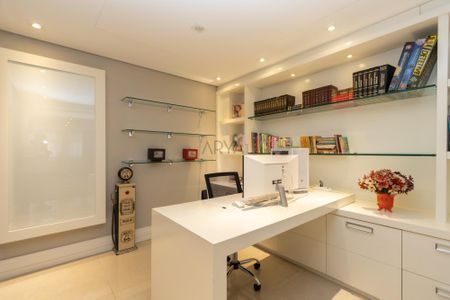 2_photo/94dce49db3.2781d2ca693b02d7-ATLAS-16ba7dd5-ebfb-4af2-9df9-20cc6bd8d914.jpg de casa à venda com 4 quartos, 514m² em Água Verde, Curitiba