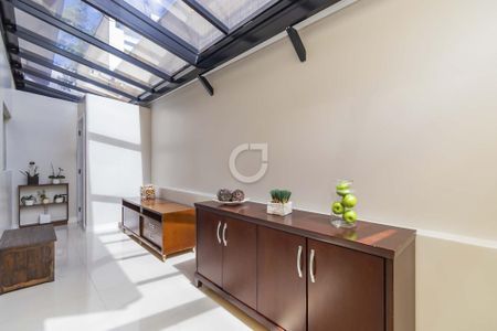 8_photo/94dce49eaf.1168d7f35de77434-ATLAS-22bd9fc7-5270-452d-a69e-e14c10a6105f.jpg de casa de condomínio à venda com 3 quartos, 209m² em Guaíra, Curitiba