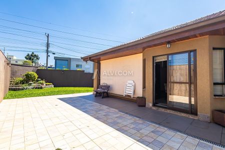 2_photo/94dce49f0b.52672f3a0664a53f-ATLAS-bffa596d-11b1-42dc-9818-241d4beba2dd.jpg de casa à venda com 4 quartos, 249m² em Guaíra, Curitiba