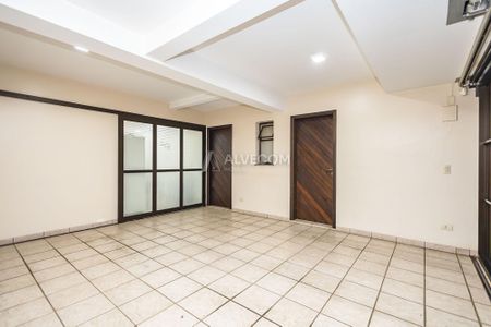 43_photo/94dce49f0b.52672f3a0664a53f-ATLAS-cfaec7a1-8a3f-4e47-b82b-449220d30388.jpg de casa à venda com 4 quartos, 249m² em Guaíra, Curitiba