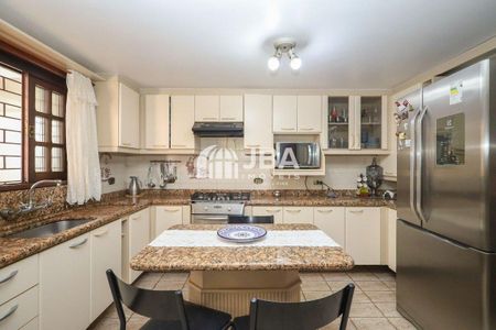 8_photo/94dce49faf.92a9ad8d3571811d-ATLAS-b38fbcdf-aae7-465c-a8bd-b099ec85ede7.jpg de casa à venda com 5 quartos, 300m² em Guaíra, Curitiba