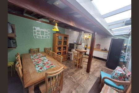 5_photo/94dce4a189.0677fa493c26e9cb-ATLAS-46aac2ab-d825-41ad-b26e-9cbfc64a6697.jpg de casa à venda com 3 quartos, 155m² em Água Verde, Curitiba