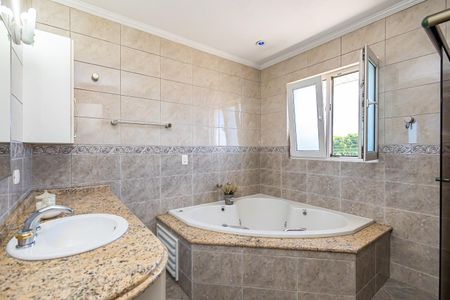 43_photo/94dce4a297.e02bbd74c619fcc4-ATLAS-829dd37b-34fa-478f-bd83-7720deec5f3e.jpg de casa à venda com 4 quartos, 237m² em Guaíra, Curitiba