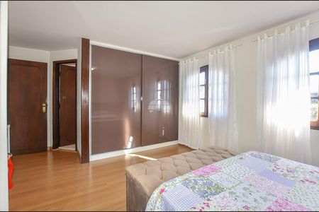 34_photo/94dce4a33d.7a37549eceeba21f-ATLAS-4a8e983a-06c9-4967-a026-b3c387e0a8df.jpg de casa à venda com 3 quartos, 293m² em Guaíra, Curitiba