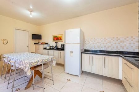 6_photo/94dce4a3cb.54d42efda8786743-ATLAS-25eb4c35-84c3-466a-9a24-db0bd4c1aea2.jpg de casa à venda com 5 quartos, 300m² em Guaíra, Curitiba