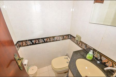 8_photo/94dce4a7ed.d7fd54e2ccfa547a-ATLAS-40c46f03-d383-40b1-adf2-017797fe94ba.jpg de casa à venda com 6 quartos, 251m² em Lindoia, Curitiba