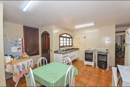 11_photo/94dce4a7ed.d7fd54e2ccfa547a-ATLAS-8afecfbe-1cef-4c40-9168-b2d9c16de446.jpg de casa à venda com 6 quartos, 251m² em Lindoia, Curitiba