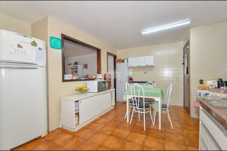 15_photo/94dce4a7ed.d7fd54e2ccfa547a-ATLAS-ac6d88bf-8a28-4fe6-9d00-e47761f563c8.jpg de casa à venda com 6 quartos, 251m² em Lindoia, Curitiba