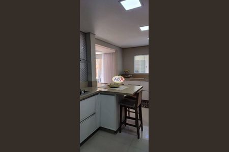 7_photo/94dce4a983.c3b9fb60c1df5c5a-ATLAS-1044e79e-3734-4e80-ad91-4dbc1de055f6.jpg de casa à venda com 4 quartos, 240m² em Novo Mundo, Curitiba