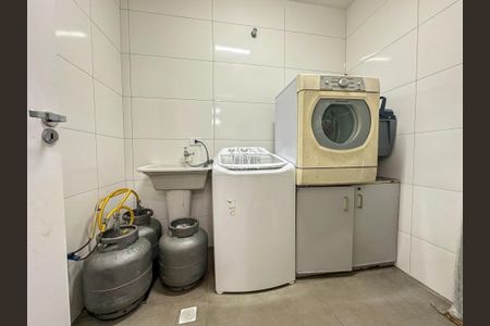 19_photo/94dce4aa7f.0a32700d332bd690-ATLAS-b517d6d6-7930-4e2f-ad33-c6d3e61f7ea2.jpg de casa à venda com 3 quartos, 140m² em Novo Mundo, Curitiba