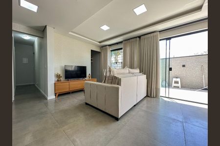 2_photo/94dce4aa7f.0a32700d332bd690-ATLAS-f79c9e4d-132b-4d76-9e0f-d7d073e1c805.jpg de casa à venda com 3 quartos, 140m² em Novo Mundo, Curitiba