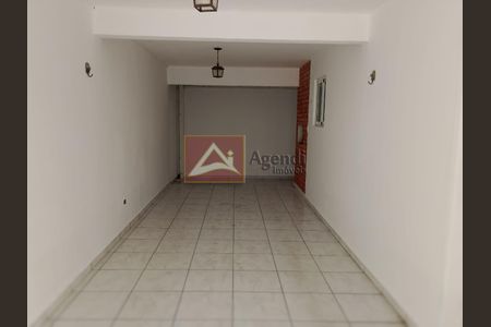 5_photo/94dce4abbb.048d2b4e5b819306-ATLAS-160c67b5-9d64-48cd-8f47-ec68f54798fd.jpg de casa à venda com 3 quartos, 190m² em Novo Mundo, Curitiba