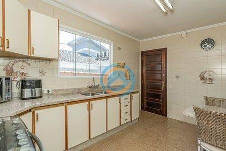 48_photo/94dce4acd9.be1f773b402e8aee-ATLAS-192dfd36-369d-44d3-af4c-0efdda8c454f.jpg de casa à venda com 4 quartos, 264m² em Novo Mundo, Curitiba