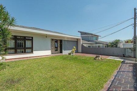 9_photo/94dce4acd9.be1f773b402e8aee-ATLAS-1bd4acd0-a9c5-43d5-8753-a834541cd1ff.jpg de casa à venda com 4 quartos, 264m² em Novo Mundo, Curitiba