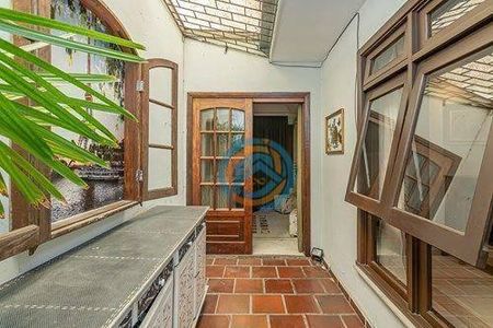 30_photo/94dce4acd9.be1f773b402e8aee-ATLAS-1f0b5571-acb8-4f27-a4e3-e91e467b0464.jpg de casa à venda com 4 quartos, 264m² em Novo Mundo, Curitiba