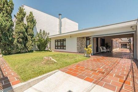 3_photo/94dce4acd9.be1f773b402e8aee-ATLAS-203610f9-a853-409f-96f1-671dd6067f06.jpg de casa à venda com 4 quartos, 264m² em Novo Mundo, Curitiba