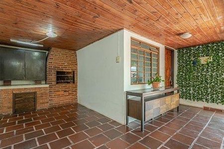 42_photo/94dce4acd9.be1f773b402e8aee-ATLAS-2db397e4-44fd-43be-a32c-bc6bfc01d4df.jpg de casa à venda com 4 quartos, 264m² em Novo Mundo, Curitiba