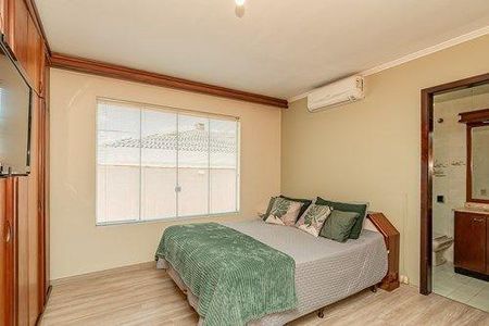 6_photo/94dce4acd9.be1f773b402e8aee-ATLAS-3c10cc01-59ce-4db3-9498-d1078bcbeb11.jpg de casa à venda com 4 quartos, 264m² em Novo Mundo, Curitiba