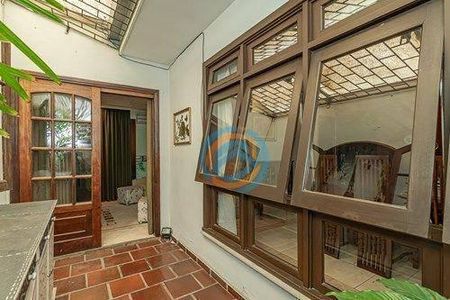 31_photo/94dce4acd9.be1f773b402e8aee-ATLAS-66c081dd-e3ba-4d13-981a-d123cb8dddc9.jpg de casa à venda com 4 quartos, 264m² em Novo Mundo, Curitiba