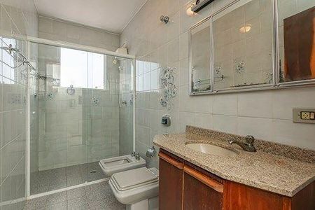 35_photo/94dce4acd9.be1f773b402e8aee-ATLAS-a1fe02d3-0722-4e18-b094-82461a9c76f6.jpg de casa à venda com 4 quartos, 264m² em Novo Mundo, Curitiba